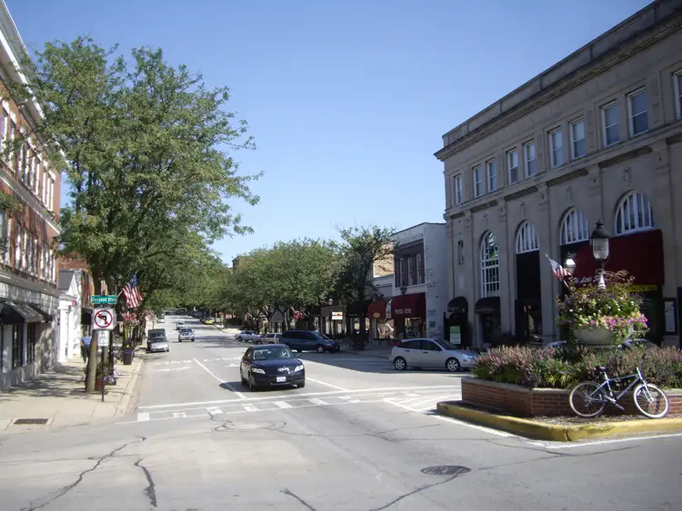 Dmadeo, CC BY-SA 3.0, via Wikimedia Commons Events in Glen Ellyn