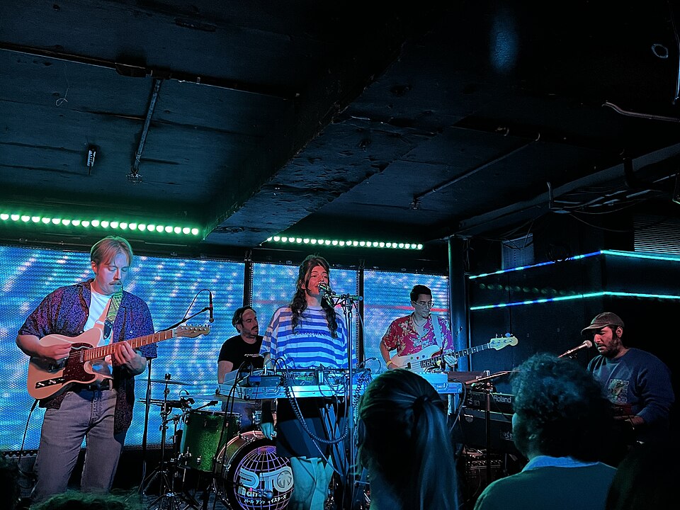 Pearl and The Oysters tickets