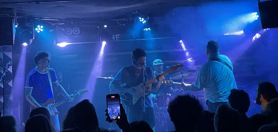 Mom Jeans tickets