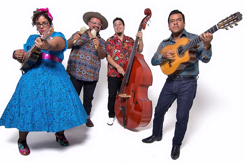 La Santa Cecilia tickets